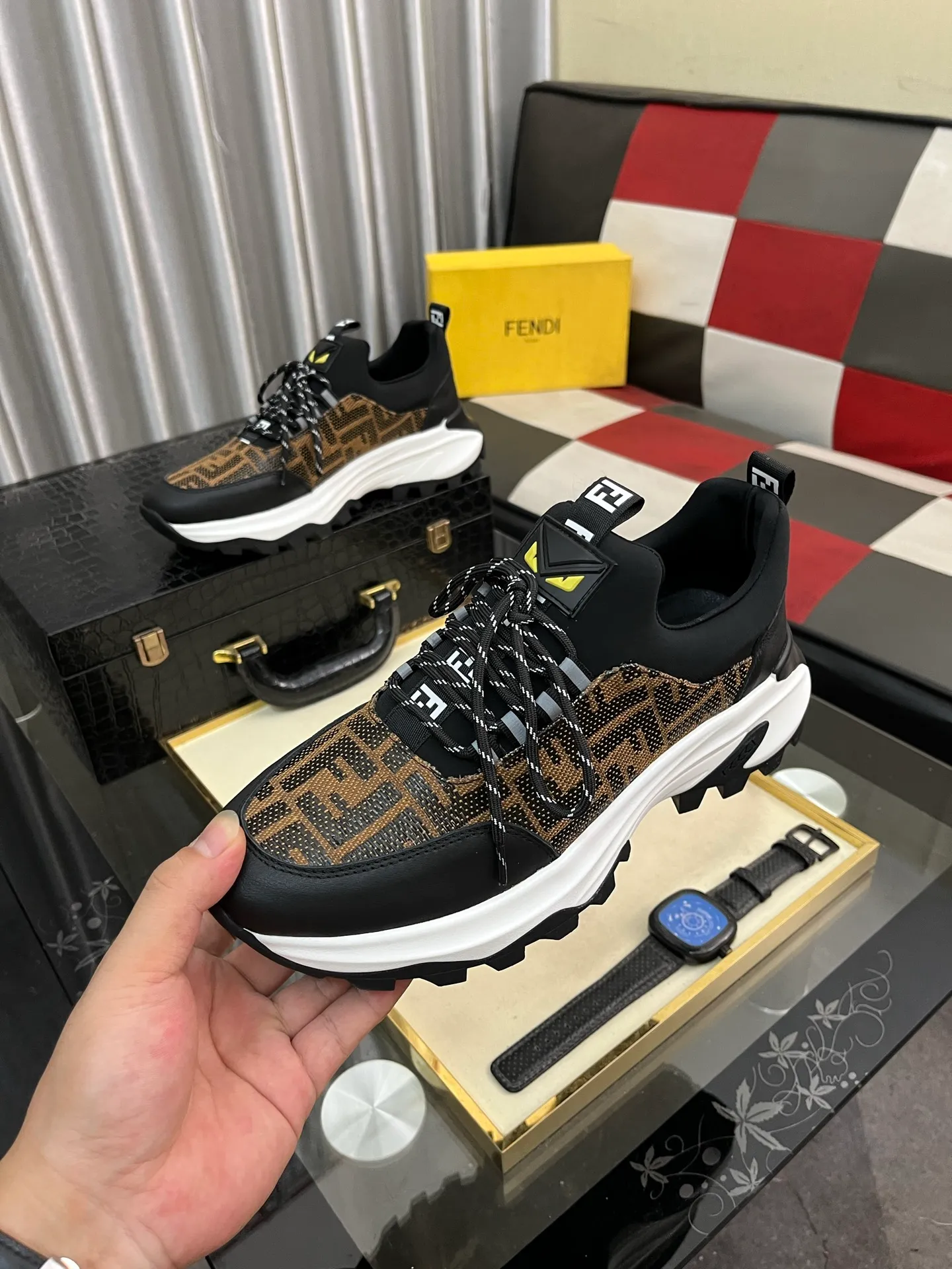 Men's Men's Shoes💰458⌚️⌚️[FENDI] Fendi's classic and comfortable men's, this complex sneaker is made of soft calfskin➕genuine leather lining➕original ultra-light rubber material with rough outsole. This unique light style is suitable for the casual and refined sensibility of this season. It is comfortable and natural on the feet. It is an everyday style for casual travel in autumn and winter! 38−443️⃣colors available